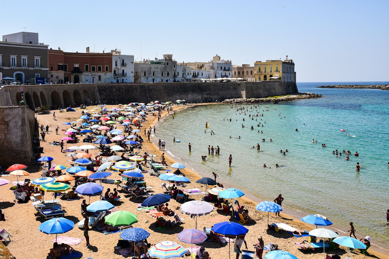 Ordinanza balneare 2026, la Puglia fissa regole e calendario della stagione