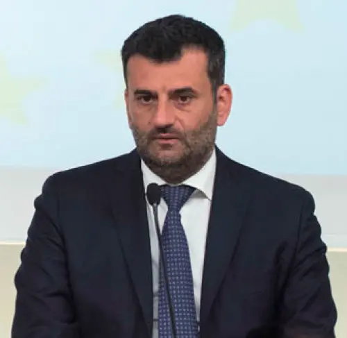 Decaro esprime cordoglio a Dino Basile per la scomparsa del figlio