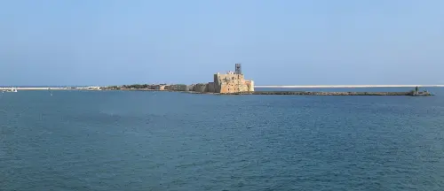 Brindisi, sbarcati 166 migranti dalla Sea Watch 5