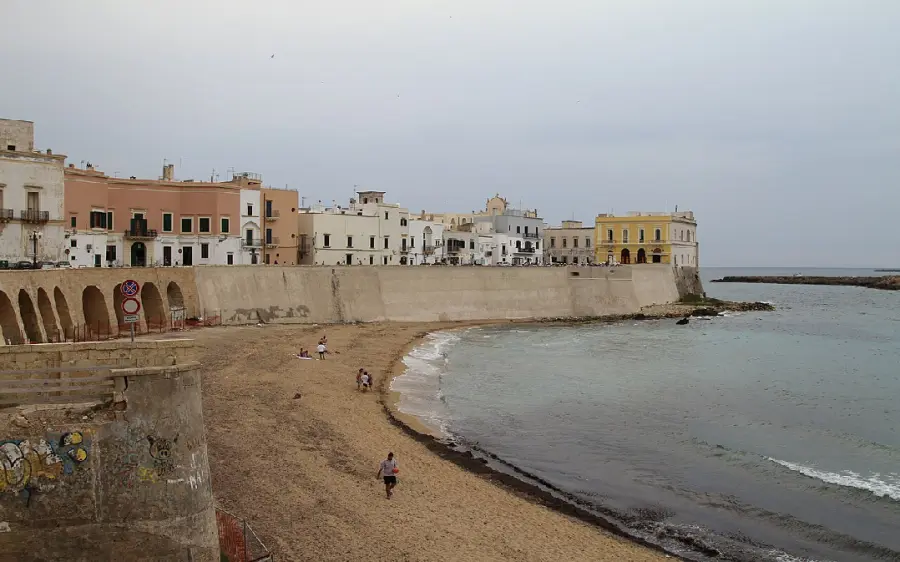 Gallipoli, rapina in abitazione: arrestato un 17enne, denunciati due complici