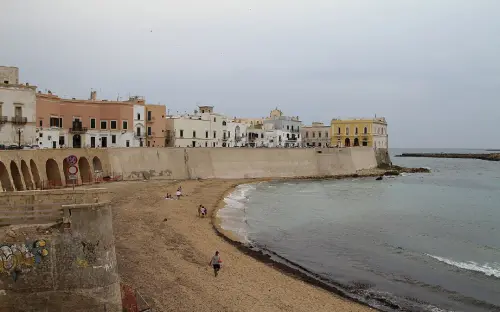 Gallipoli, rapina in abitazione: arrestato un 17enne, denunciati due complici