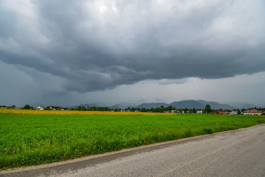 Allerta meteo a Taranto: chiusi parchi e cimiteri per rischio idrogeologico